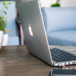 Windows 11에서 macOS 스타일의 메뉴 바 추가하는 방법